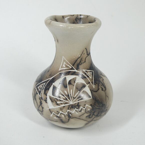 Horse Hair Pottery Vase 4 Inches Tall Vintage - Picture 1 of 6